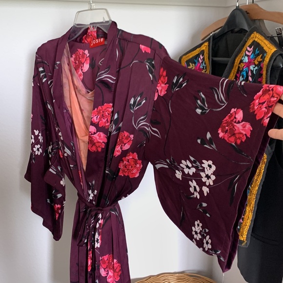 Vintage Josie Natori red label kimono NWT - Picture 3 of 14